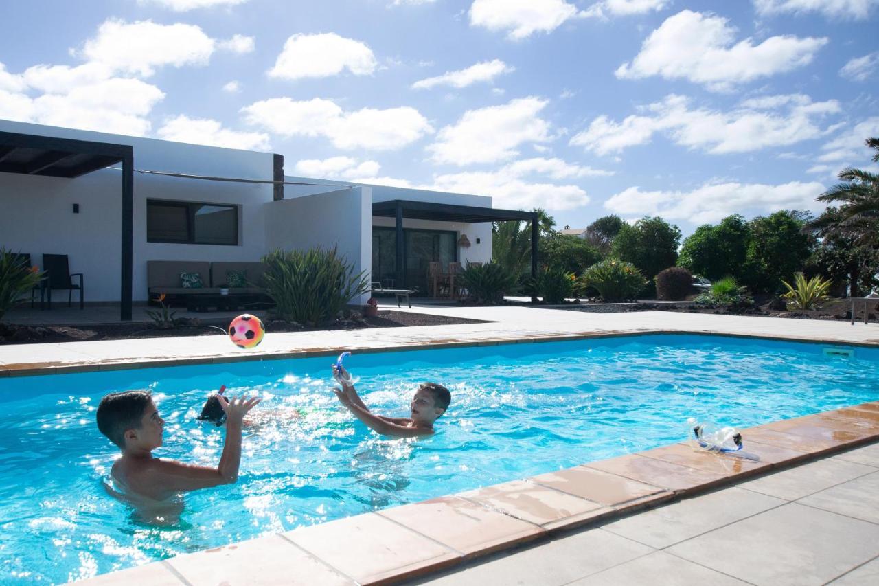 Heated & Shared Pool Villa Matriana 36A, North Shore Villas Лахарес Экстерьер фото